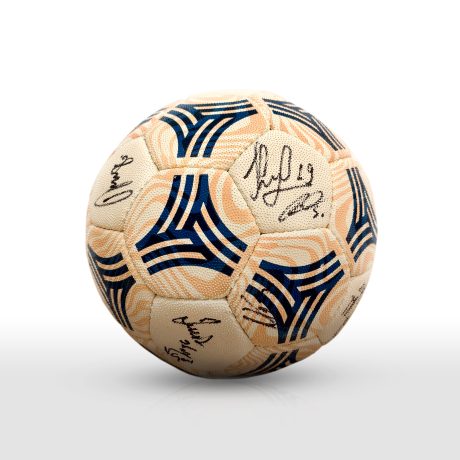 Dedikált adidas futsal labda